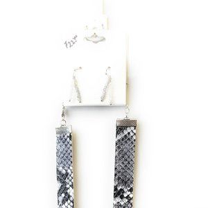 Snakeskin necklace with bead earrings.